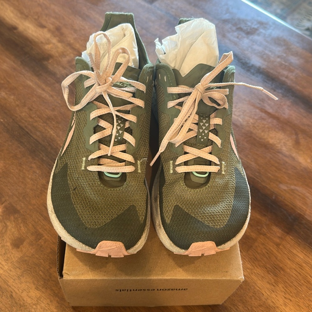 Altra TIMF trail runner